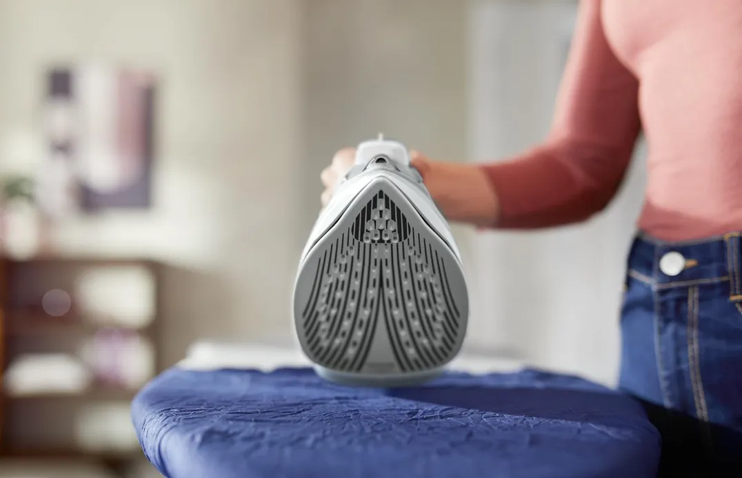 Philips Steam Iron 5000 Series - 2400W, 40g/min Continuous Steam, 160g Steam Boost, 300ML, Anti-Drip Technology, White/Grey - DST5010/16 4
