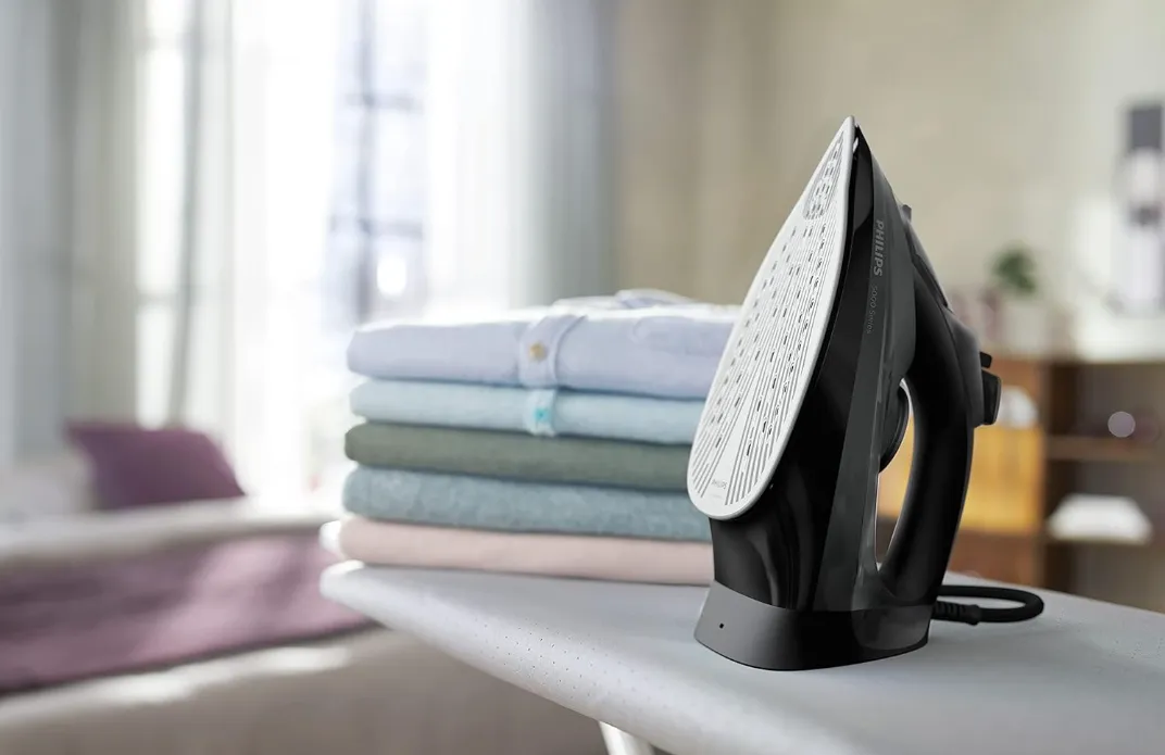 Philips 5000 Series Steam Iron - 2600W, 200 g Steam Boost, SteamGlide Plus, 45 g/min Continuous Steam - DST5040/86 4