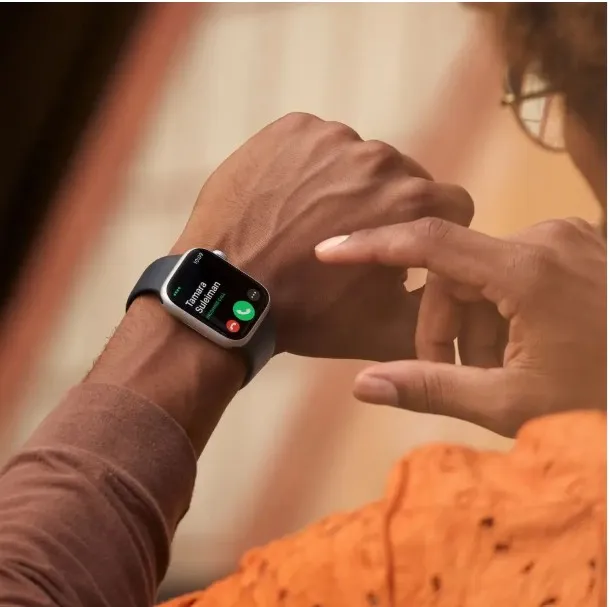 Apple Watch Series 8 GPS + Cellular 41mm Graphite Stainless Steel Case with Graphite Milanese Loop 4