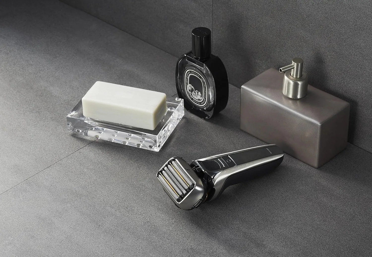 Panasonic ES-LV9Q Wet and Dry 5-Blade Electric Shaver with Cleaning & Charging Stand 5