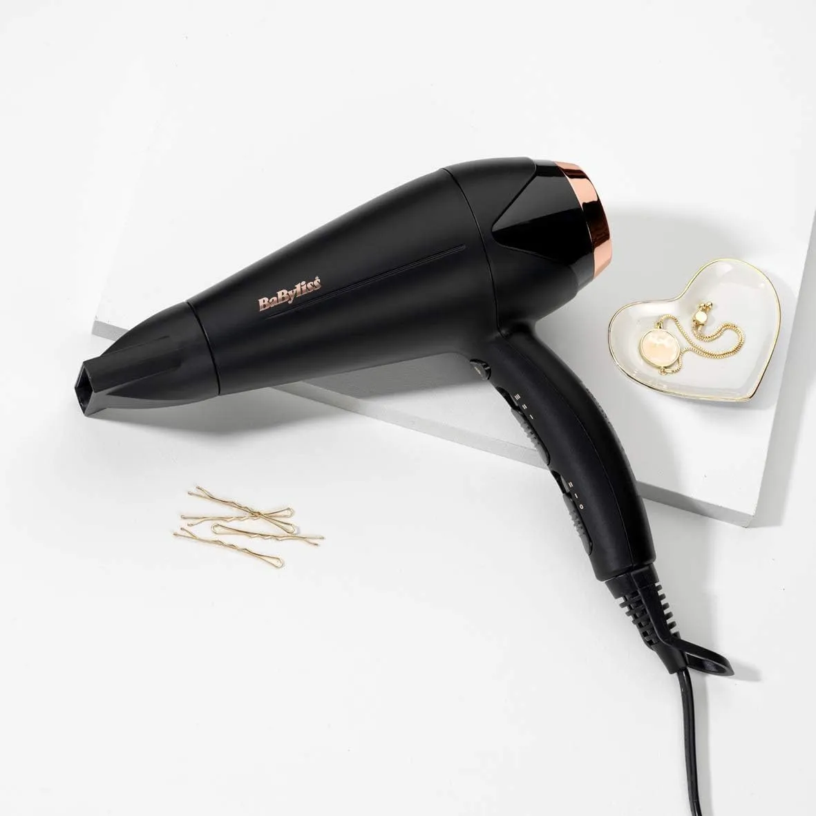 BaByliss DC Motor Hair Dryer, 2200W 3 Heat & 2 Speed Settings With Cool Shot Button, Ionic Technology For Frizz Free Hair, Comfortable Lightweight Black Design With Diffuser, D5709DSDE (Black) 3
