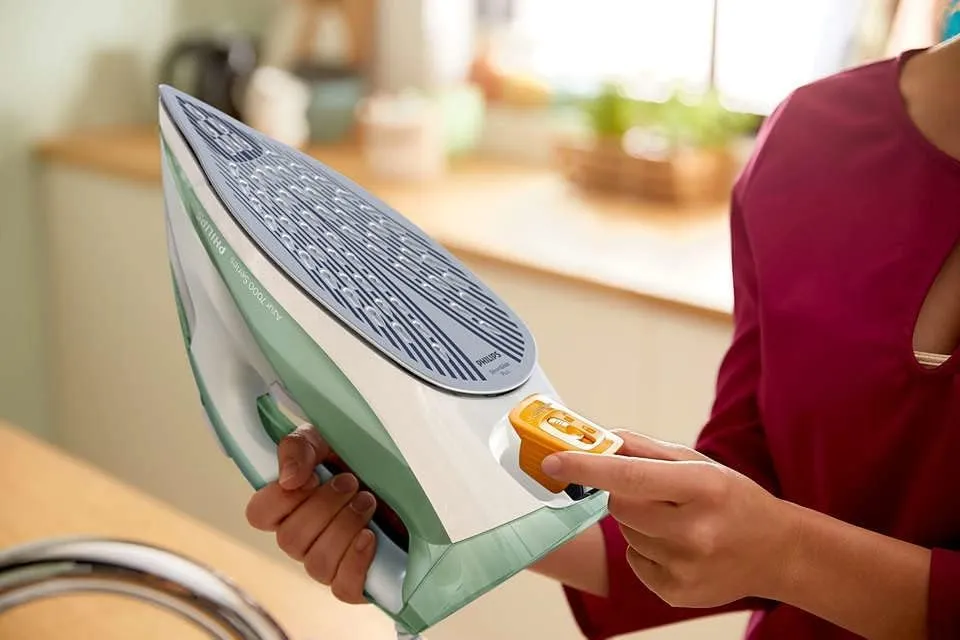 Philips 7000 Series HV Steam Iron - 2600W, SteamGlide Plus Soleplate, 220 g Steam Boost, 45 g Continuous Steam - DST7012/76 Desert Green/Grey 4