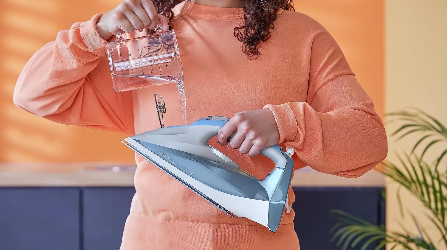 Philips 7000 Series Steam Iron - 2600W, 220 g steam boost, SteamGlide Plus soleplate - DST7011/26 - Light Blue/Gray 3
