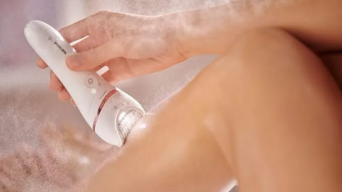 Philips Epilator Series 8000.Wet And Dry Cordless Hair Removal For Legs And Body With 8 Accessories.Shaving Head And Trimming Comb. Exfoliation Glove. 3 Pin, Bre720/01. 4