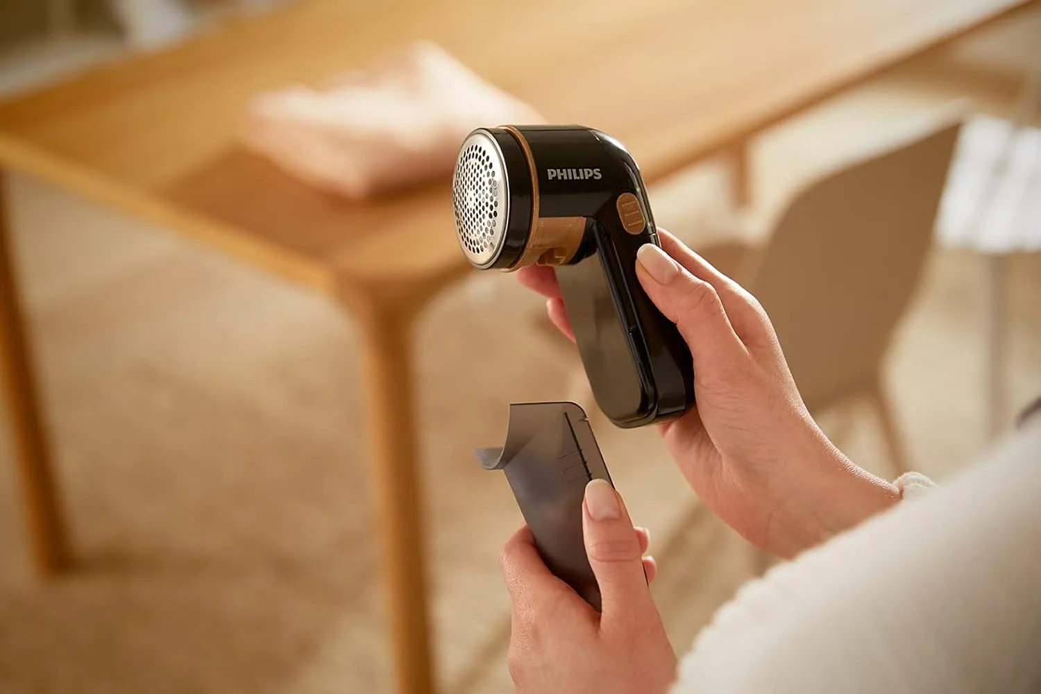 Philips Fabric Shaver, quick and effective removal of pills and bobbles - GC026/80 4