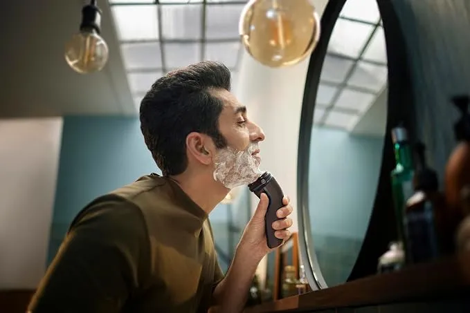 Philips Shaver S3144/00 | Wet & Dry Use | Smooth, Comfortable Shave with SkinProtect Tech | 5D Pivot & Flex Heads, PowerCut Blades | 60min Cordless Use, Pop-Up Trimmer Included 4