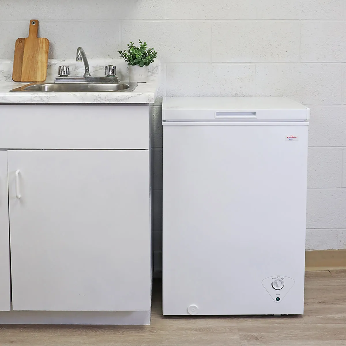 shinwey Chest Freezer 99Liters SHWCF35W